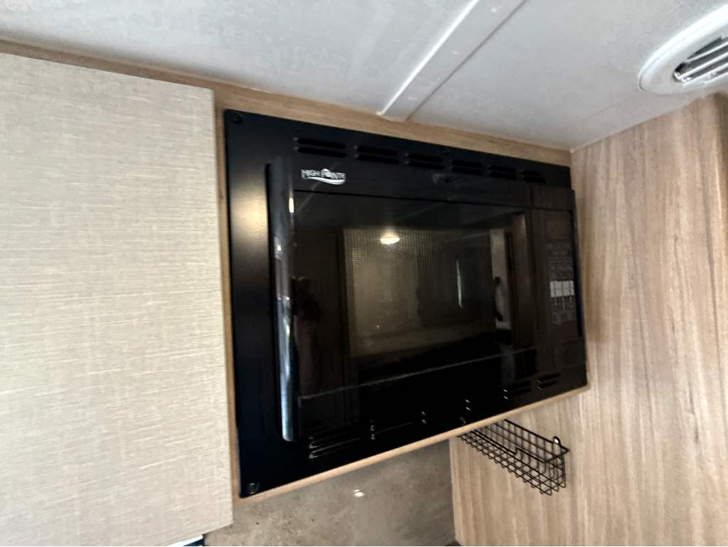 2022 WINNEBAGO MICRO MINNIE 1800BH - Image 12