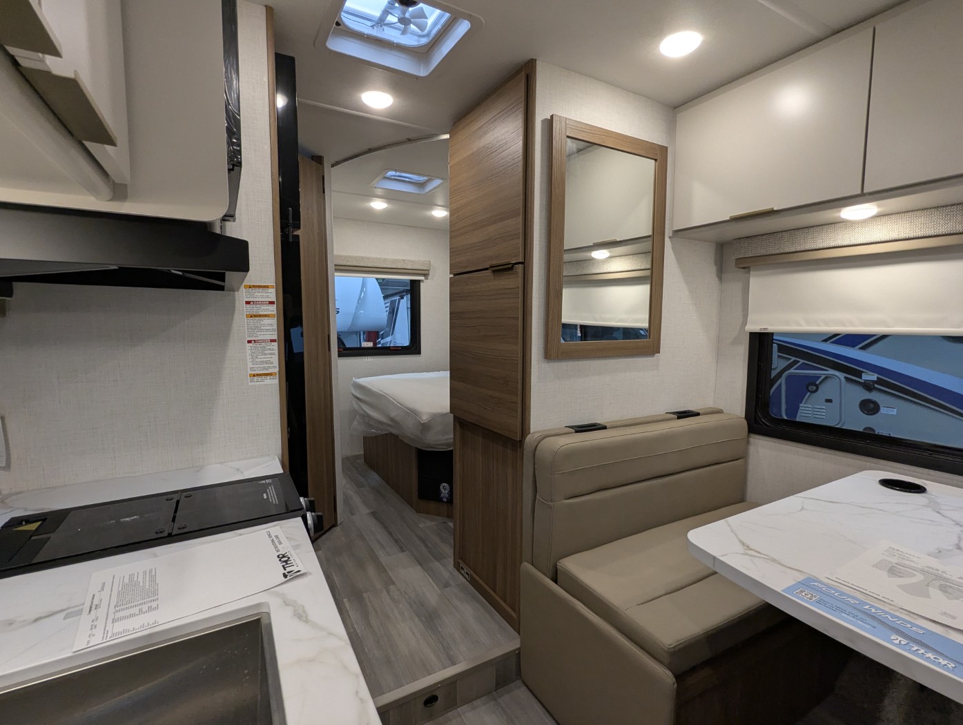 2027 Thor Motor Coach Four Winds 22Z - Image 17