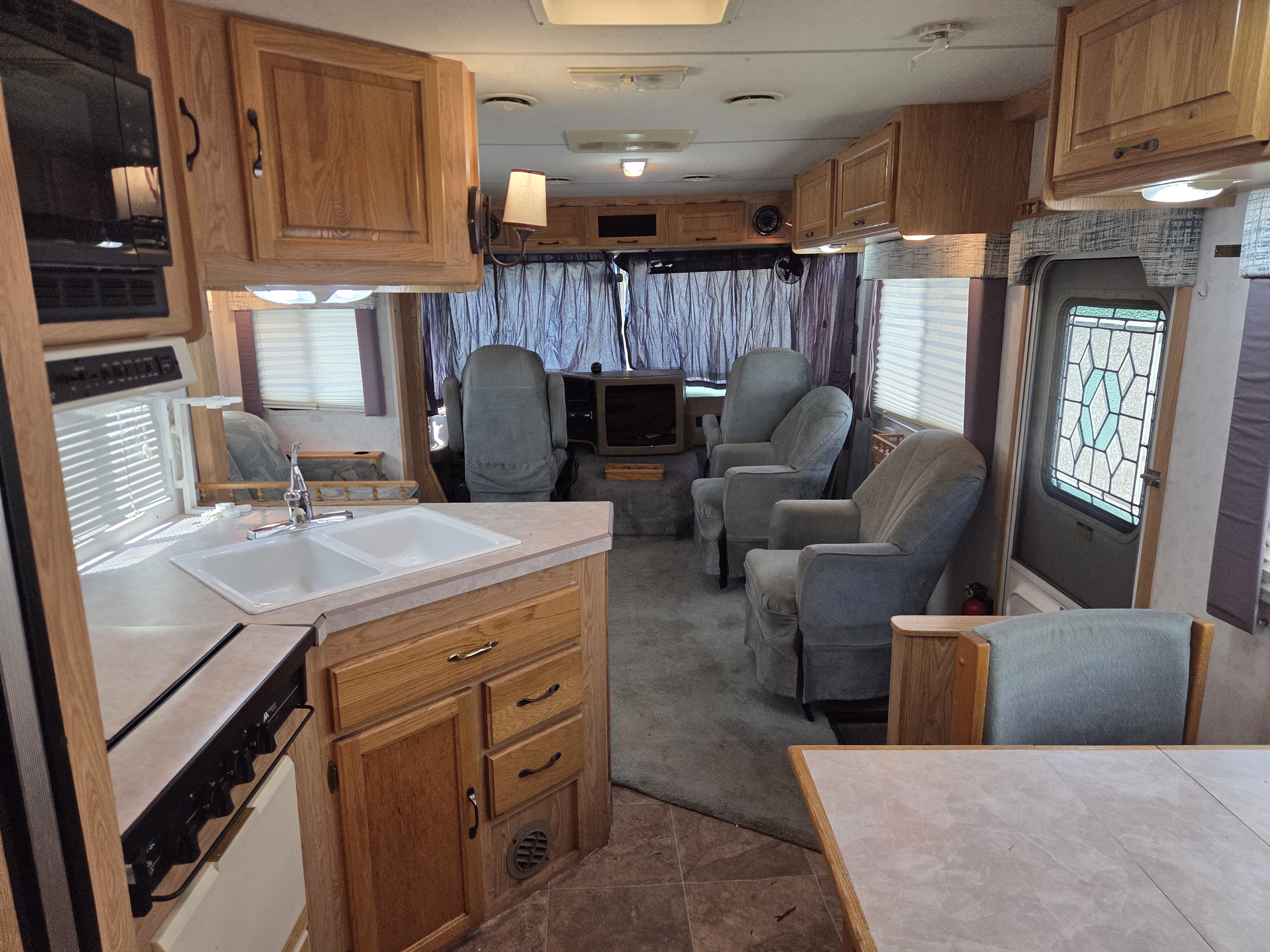 1997 Georgie Boy Cruise Master 3415 - Image 22