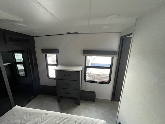2025 ROCKWOOD SIGNATURE 375RL - Image 34