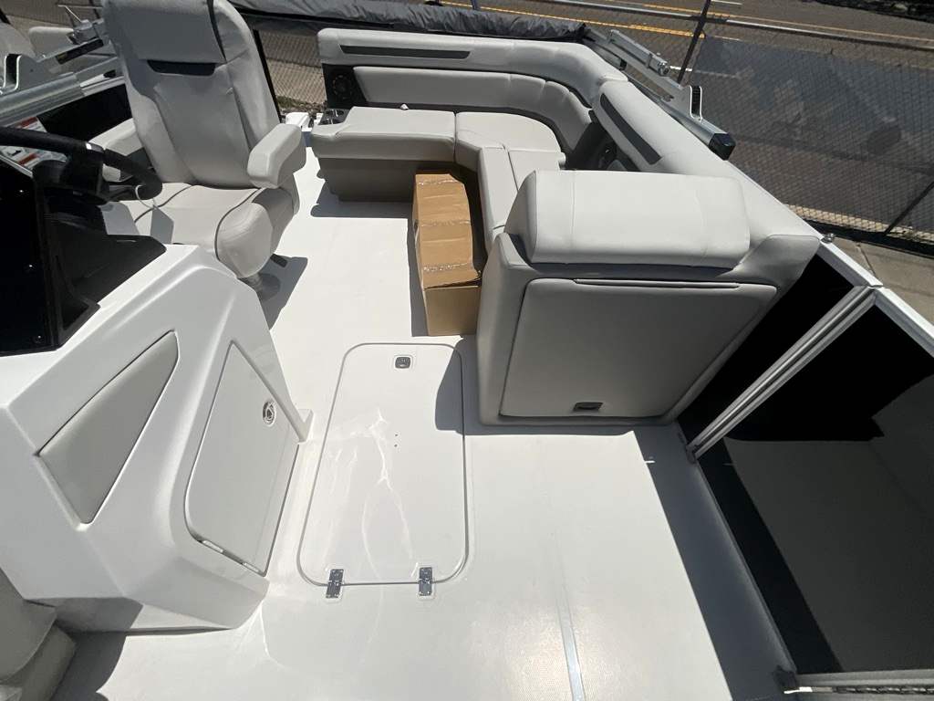 2027 HURRICANE 2027 FUNDECK 2260 REF - Image 17