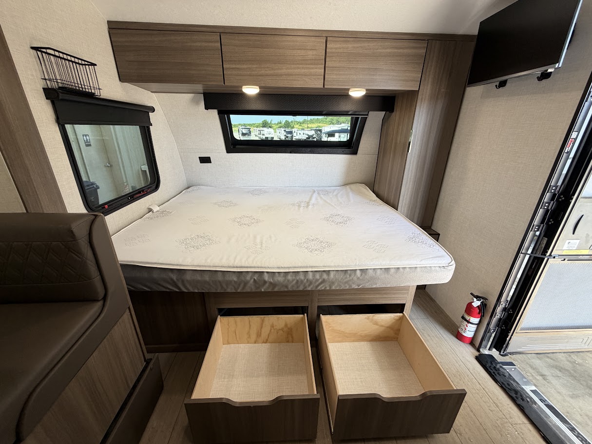 2025 VENTURE RV SONIC 169VUD - Image 10