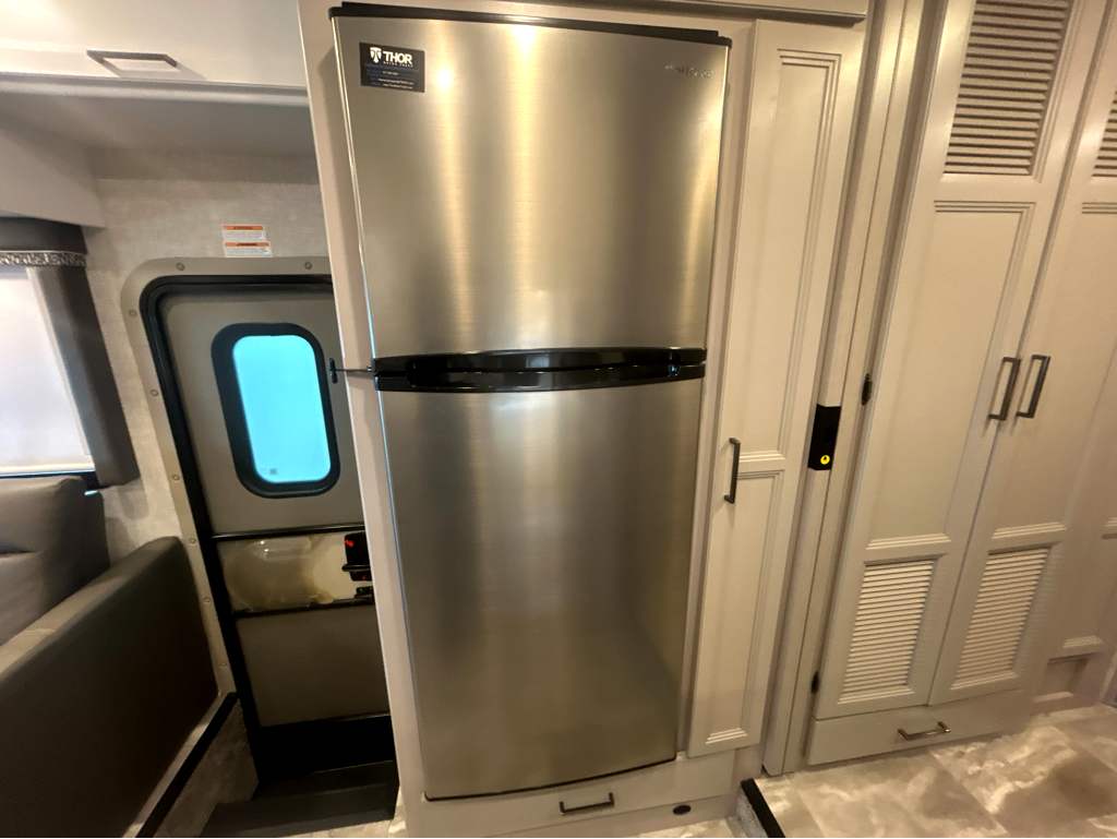 2024 Thor Motor Coach QUANTUM KW29 - Image 20