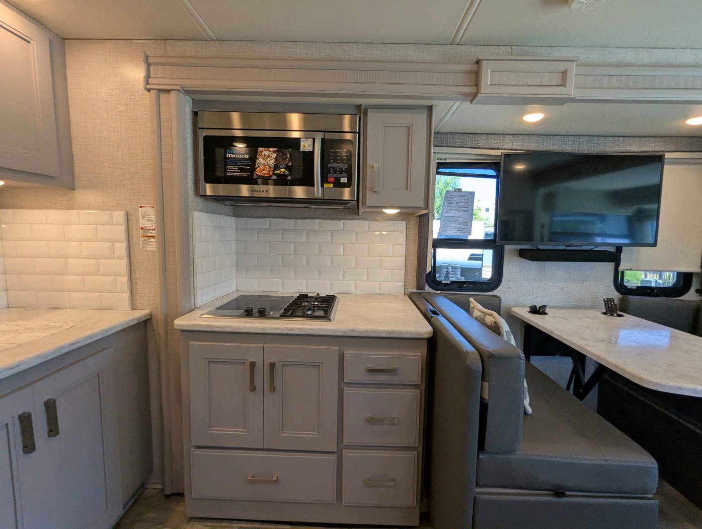 2023 Thor Motor Coach Challenger 37DS - Image 18