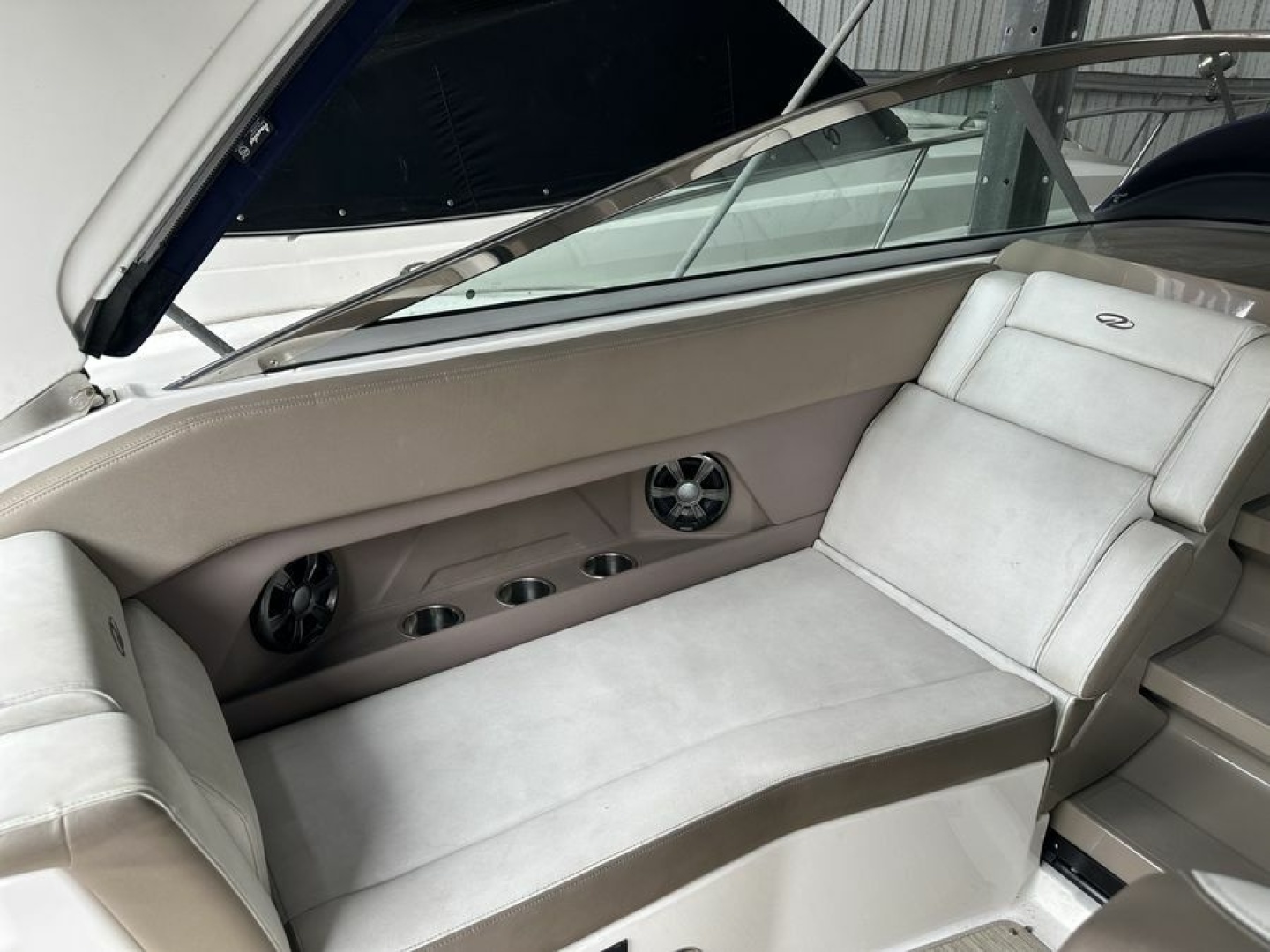 2017 Regal 28 Express - Image 13