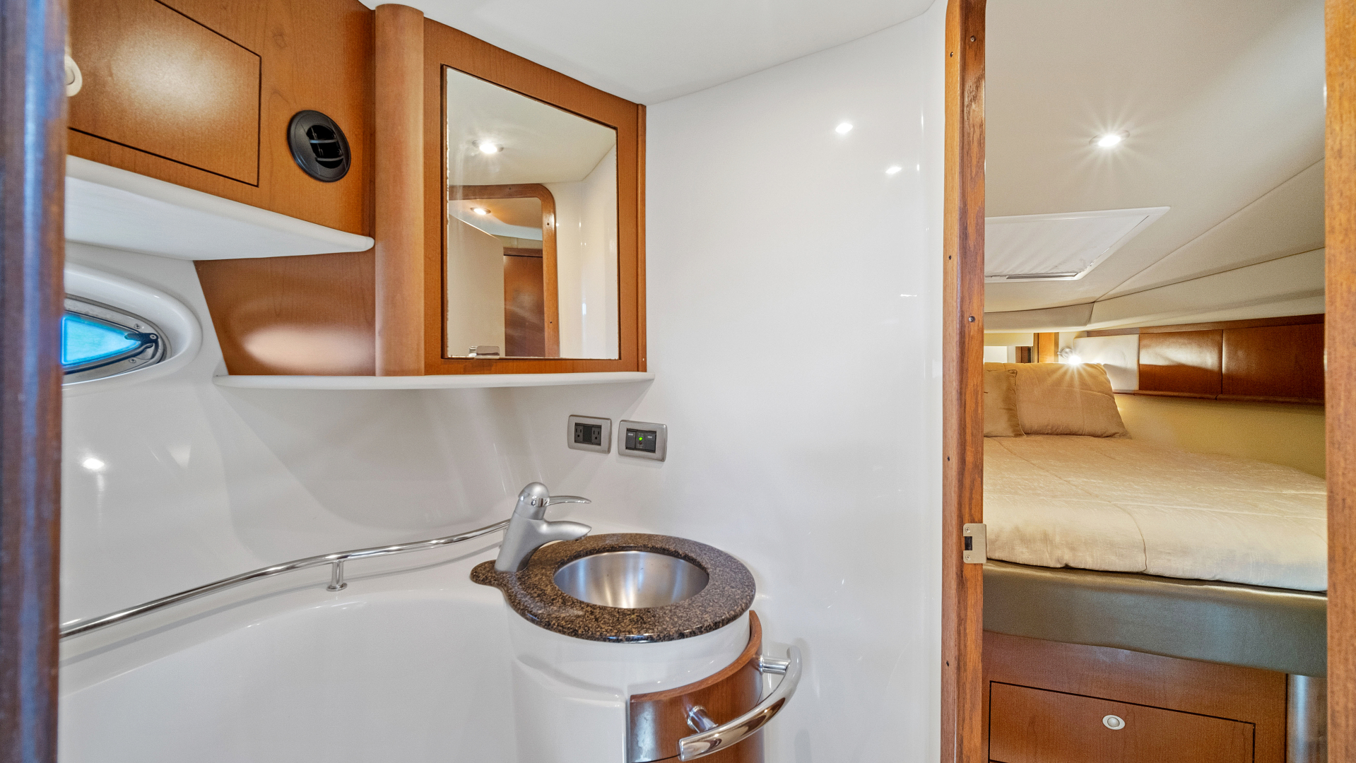2007 Sea Ray 40 Sundancer - Image 40