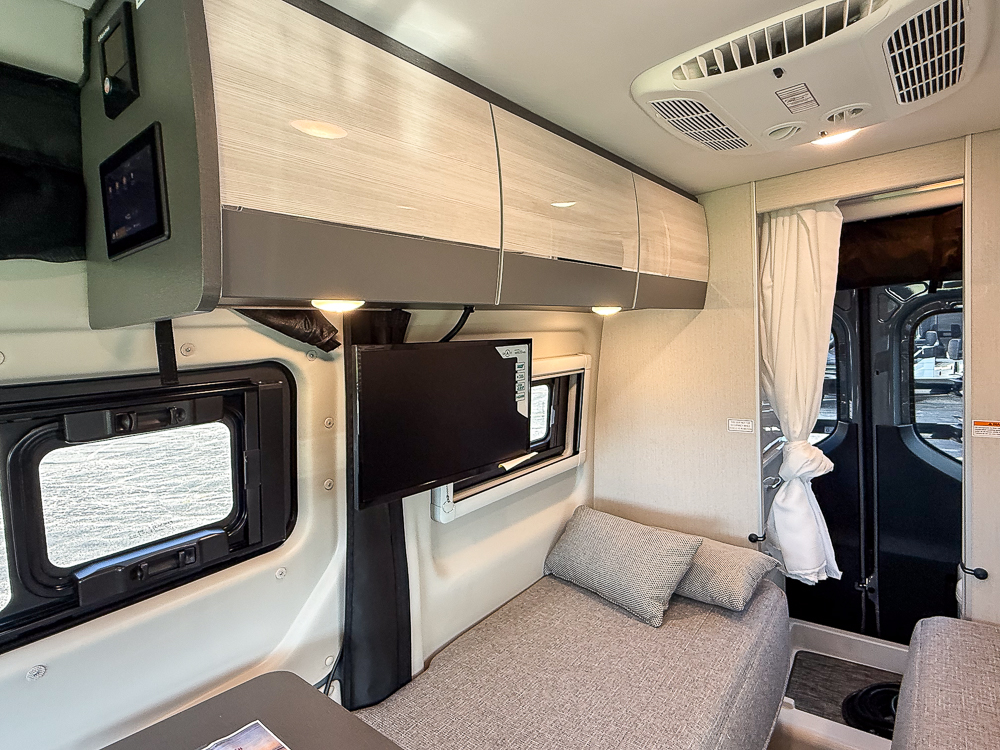 2025 THOR MOTORCOACH 19A - Image 30