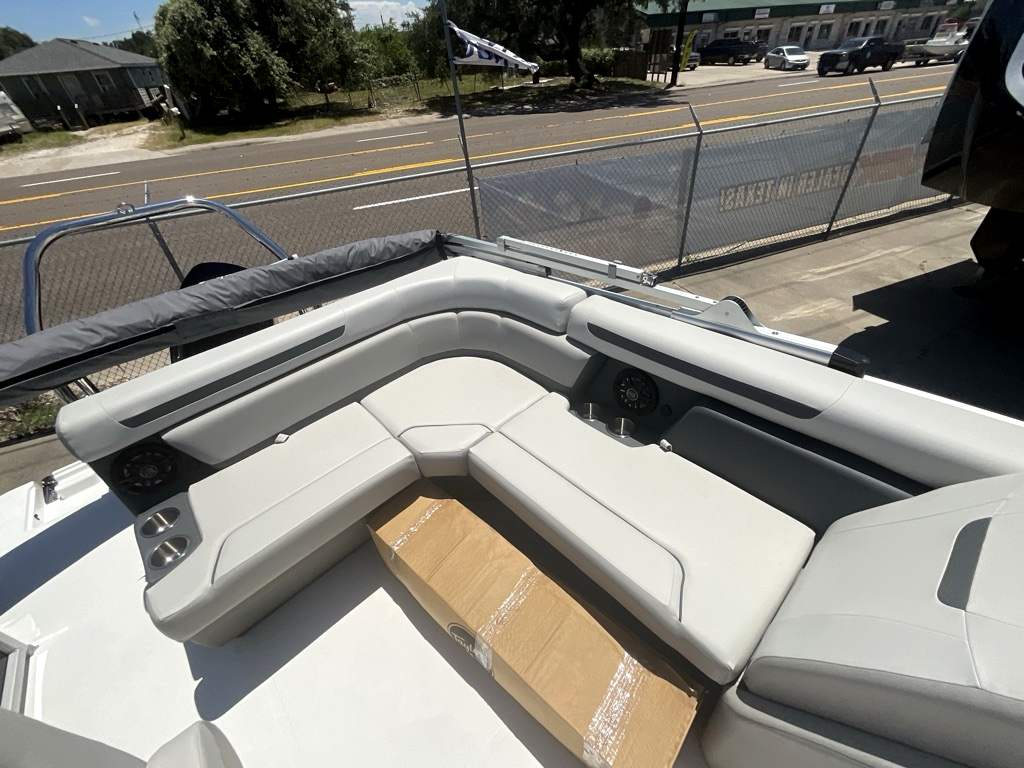 2027 HURRICANE 2027 FUNDECK 2260 REF - Image 23