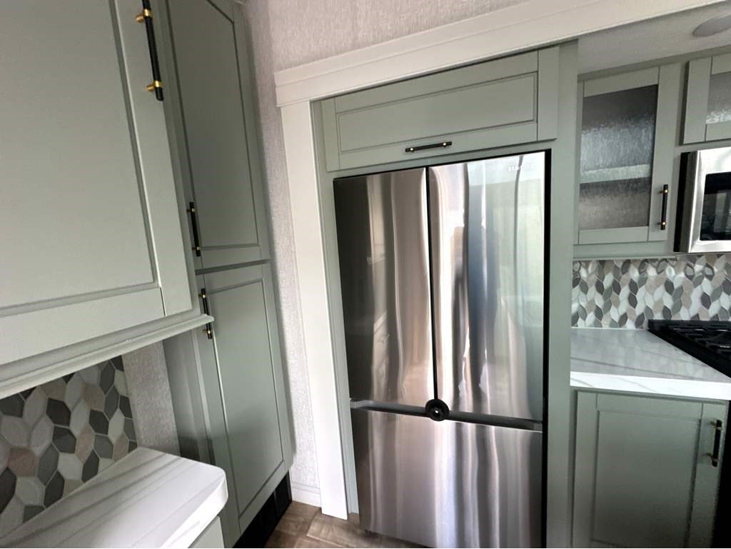 2025 CROSSROADS REDWOOD REGENCY 3951BAM - Image 21