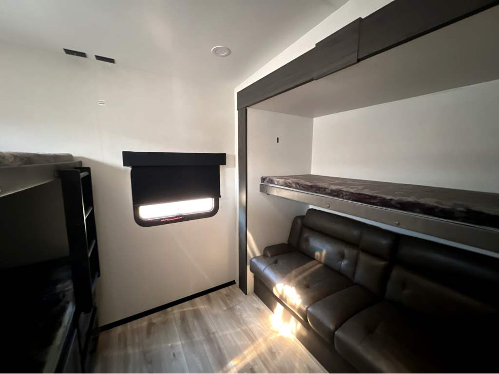 2026 VENTURE RV SPORTTREK 354VBH - Image 16