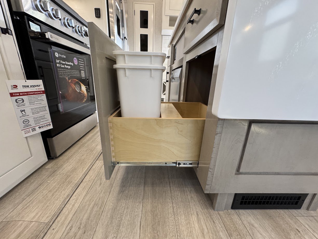 2026 JAYCO PINNACLE 32RLTS - Image 24