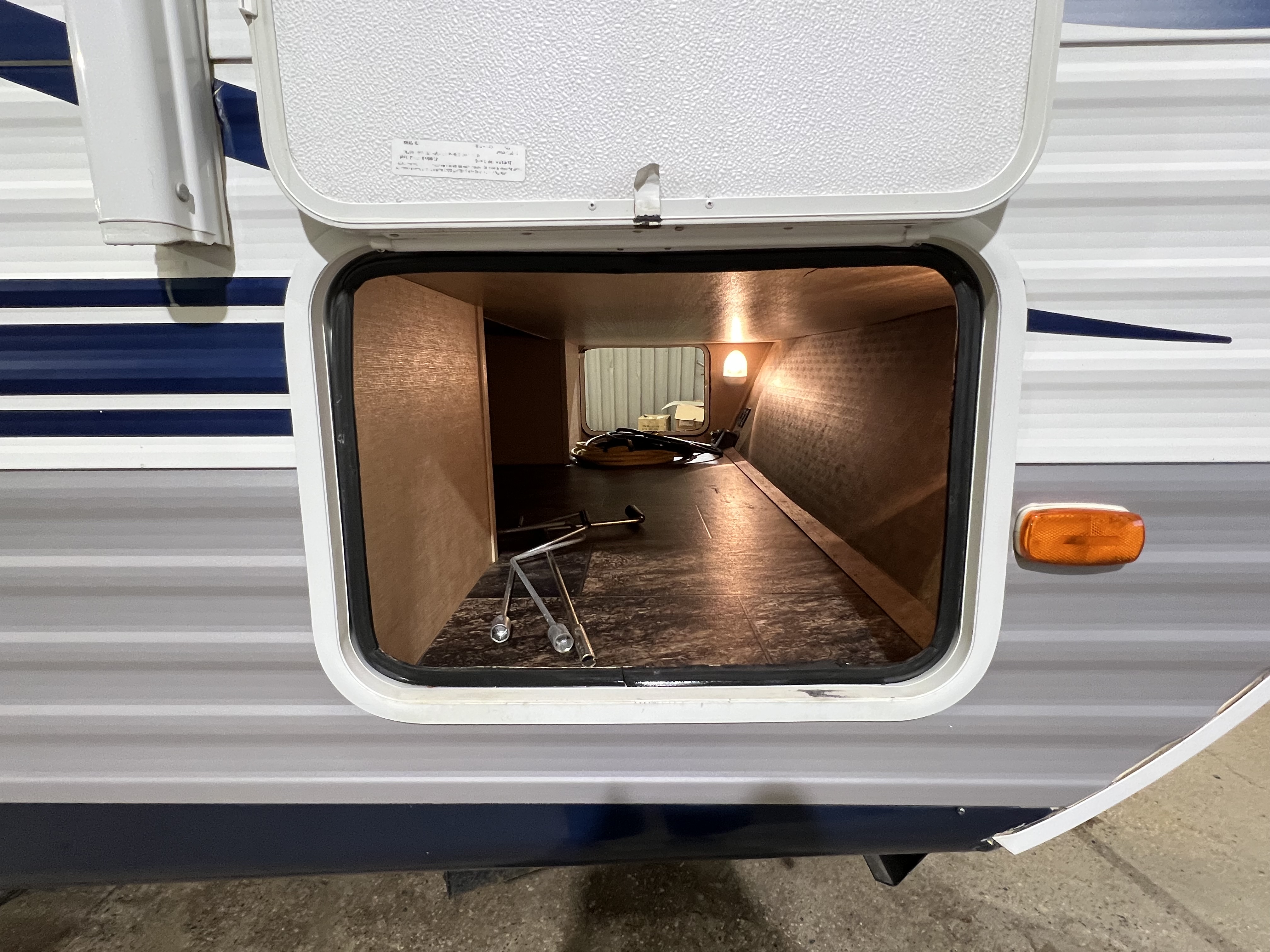2011 SHASTA REVERE 32BHDS HMS - Image 4