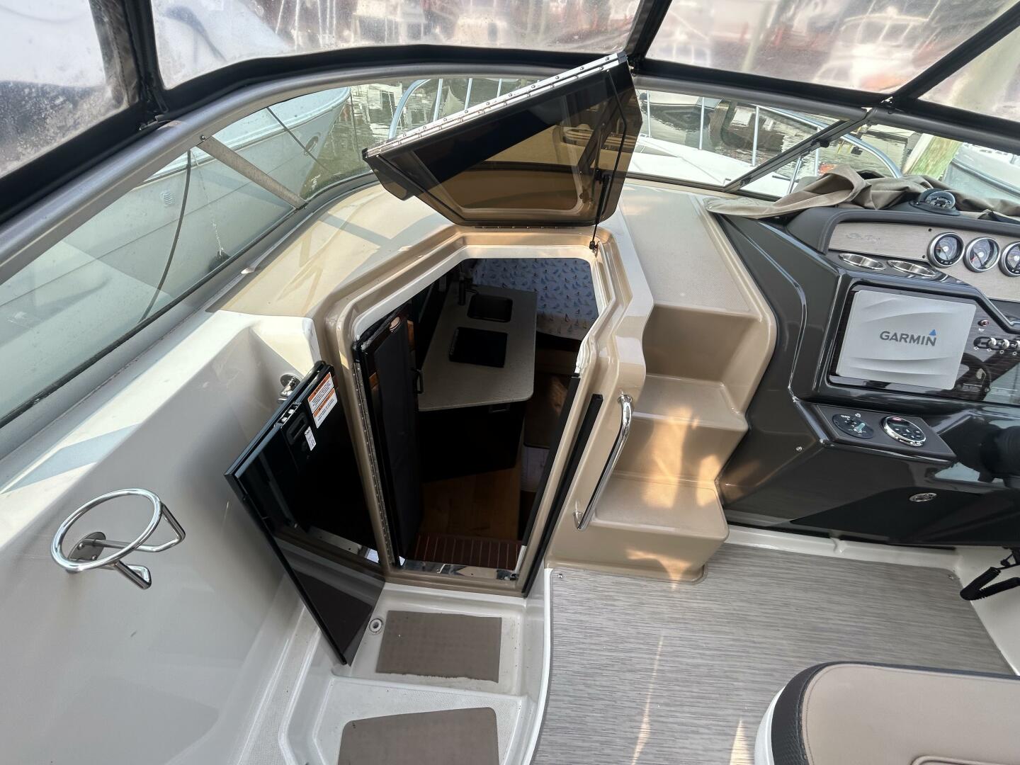 2016 Sea Ray 310 Sundancer - Image 11