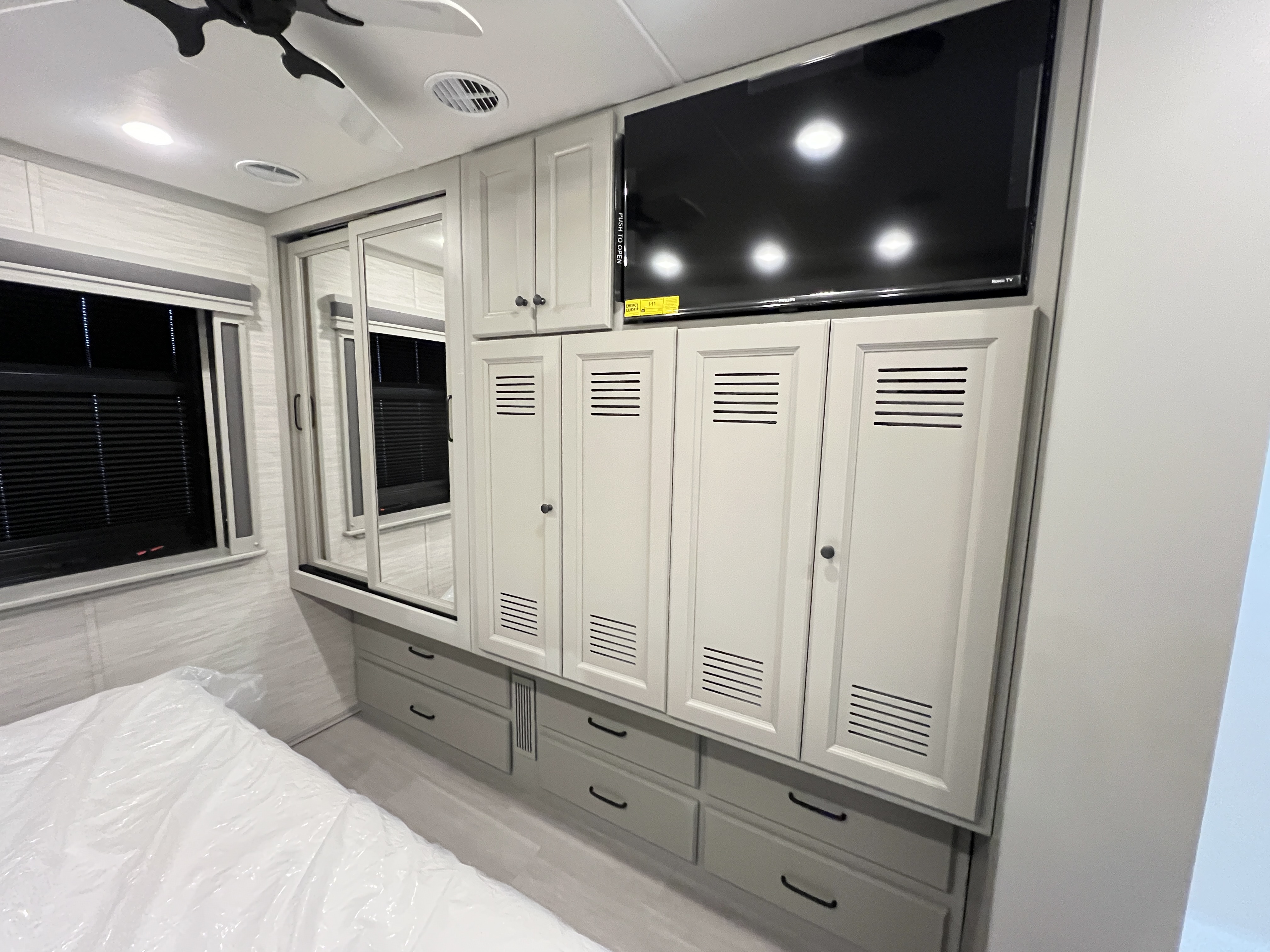 2027 Tiffin Allegro Bay 38 AB - Image 38