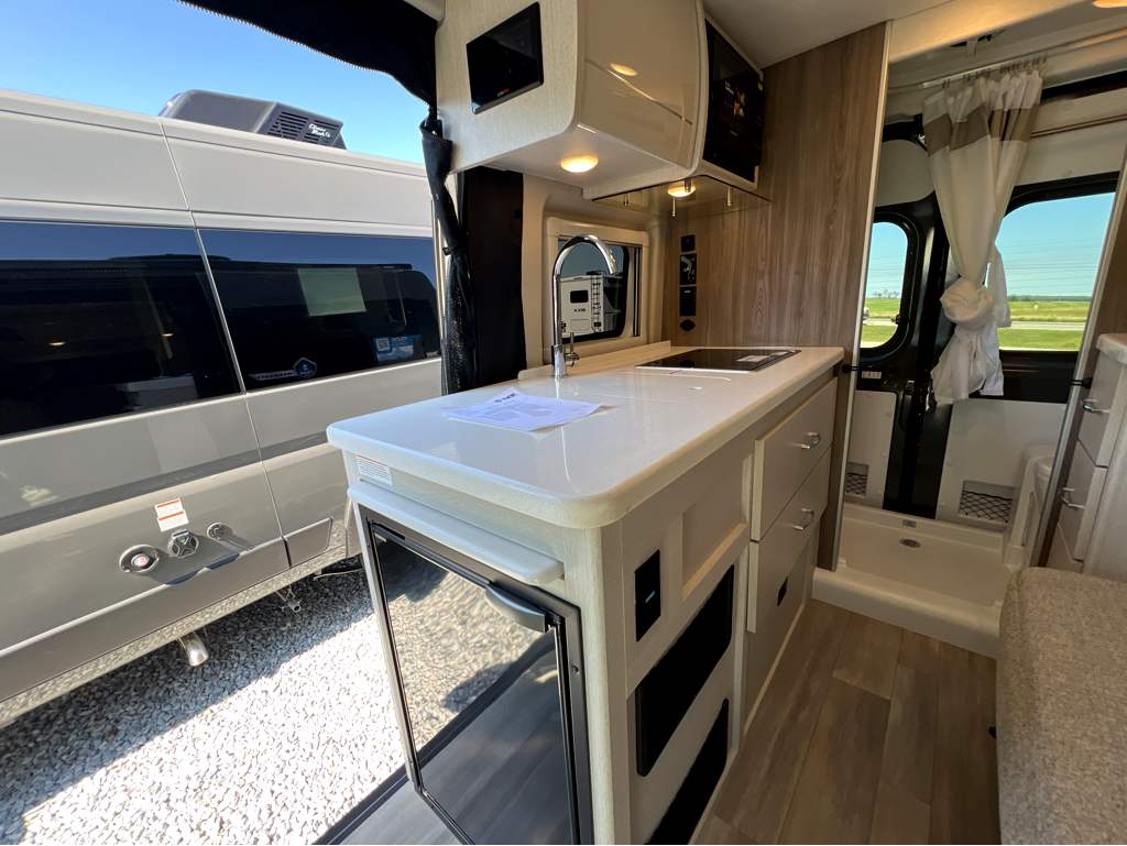 2026 THOR MOTOR COACH RIZE 18M - Image 8