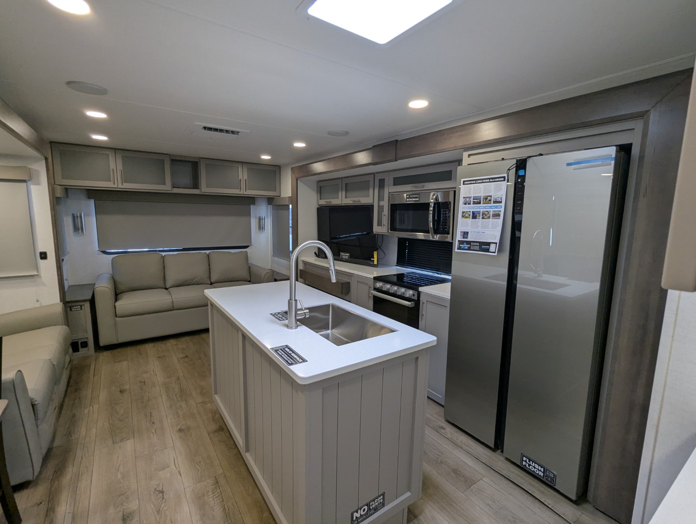 2026 Alliance RV Avenue 332RL - Image 18