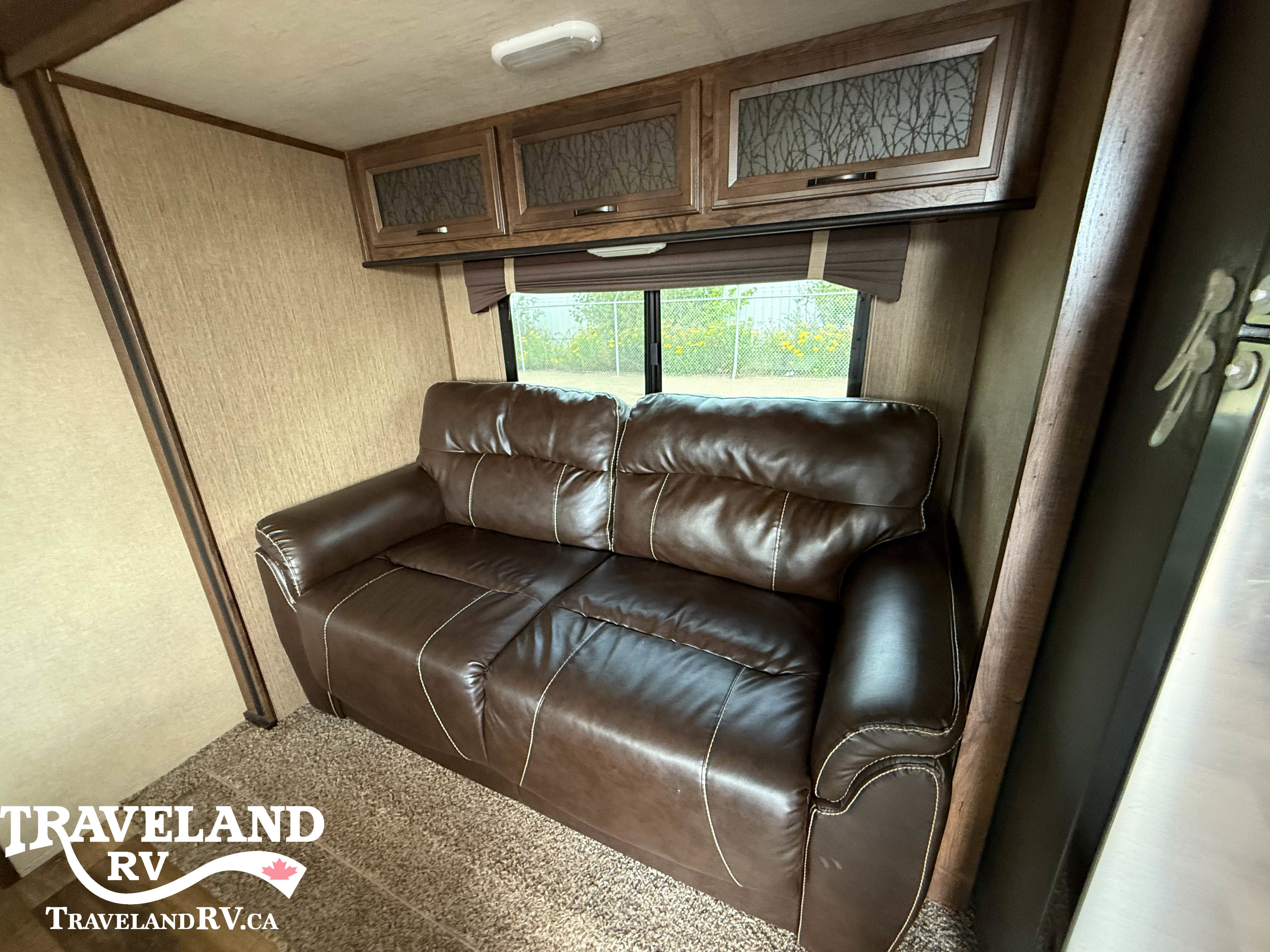 2017 Cruiser RV Radiance Touring R-24VSD - Image 11