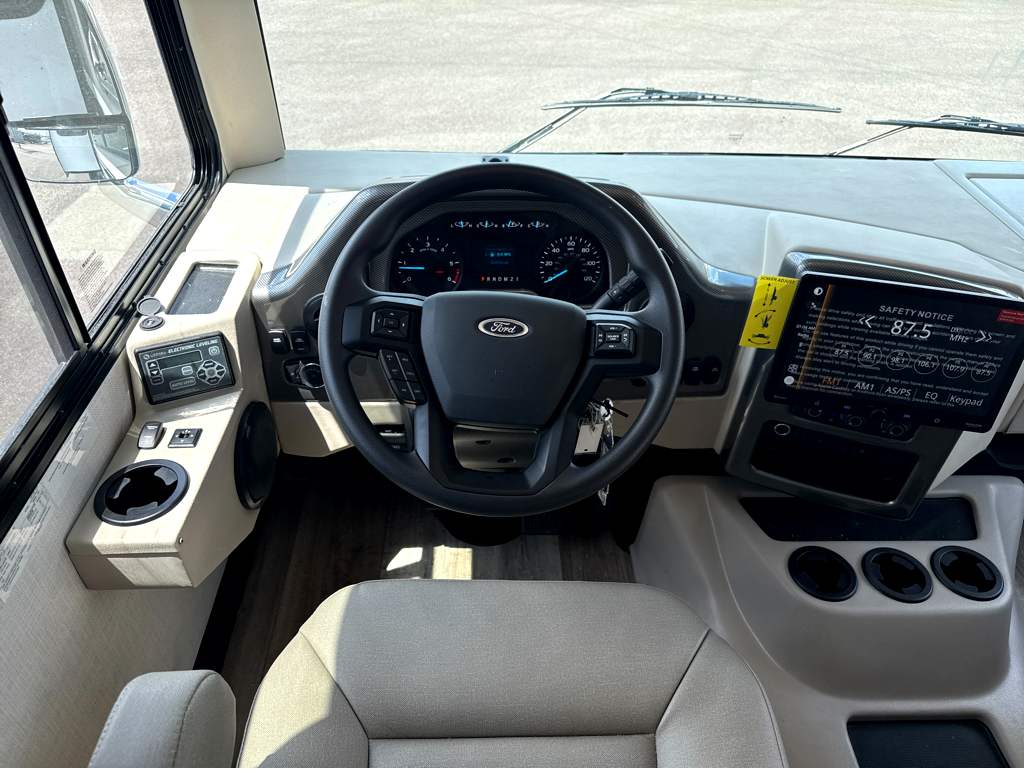 2027 THOR MOTOR COACH HURRICANE 35A - Image 9
