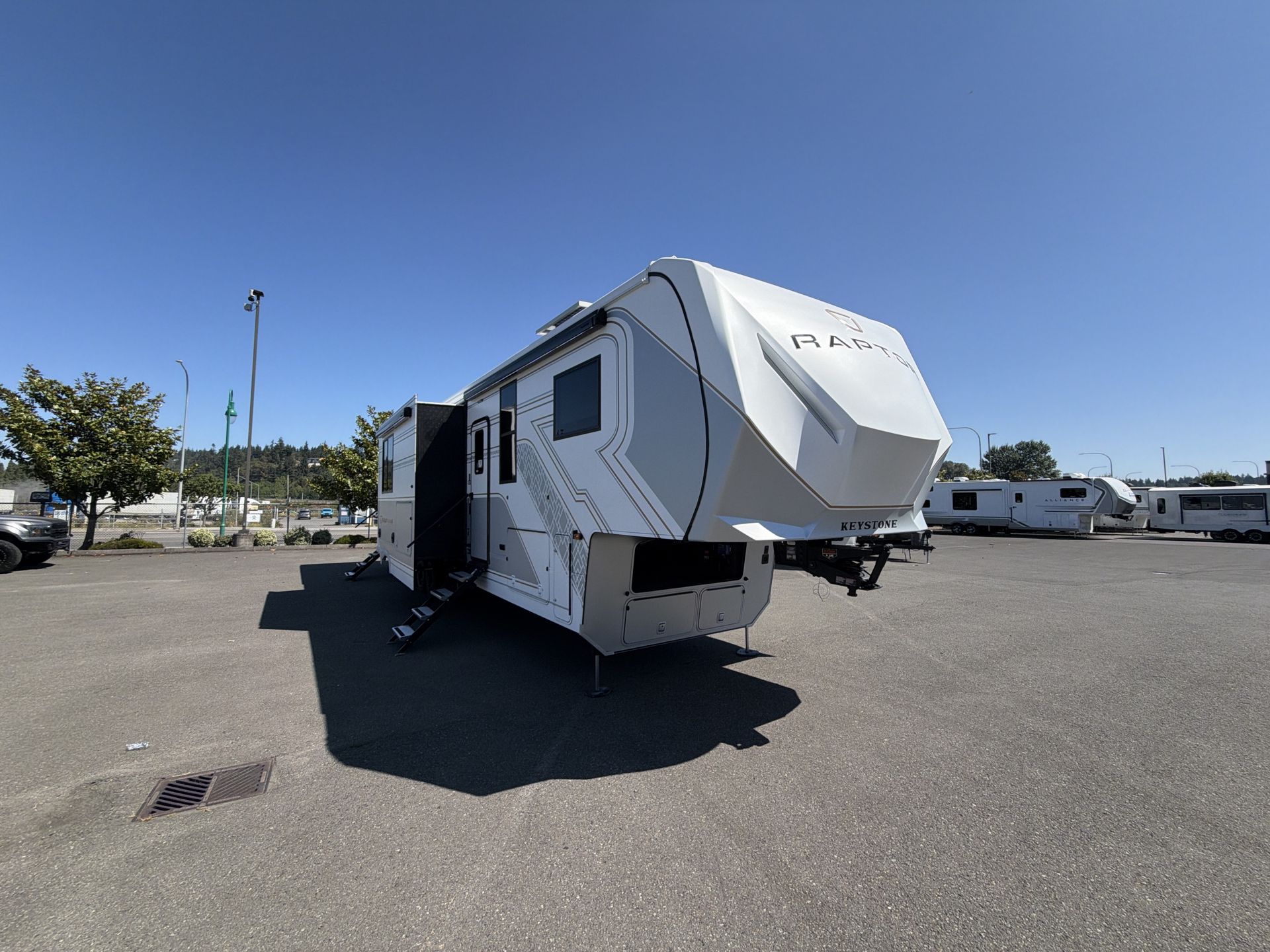 2027 Keystone Raptor 441