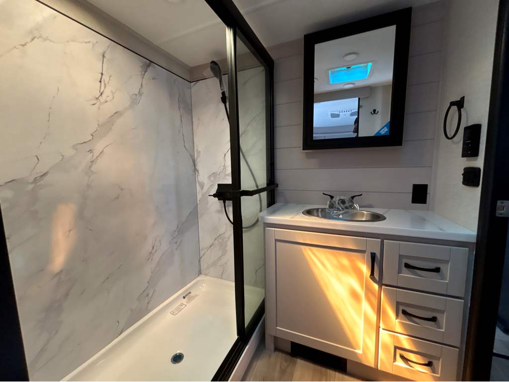 2026 JAYCO SEISMIC 413 - Image 22