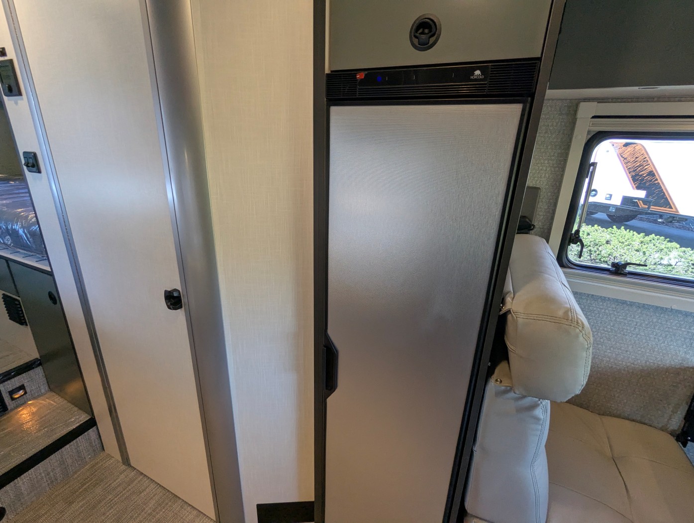 2026 Winnebago EKKO Sprinter 23B AWD - Image 14