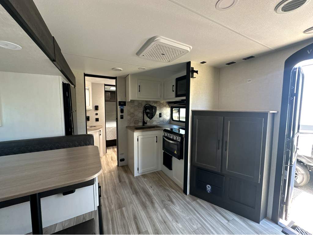 2026 VENTURE RV SPORTTREK STINGER 232VRL - Image 13