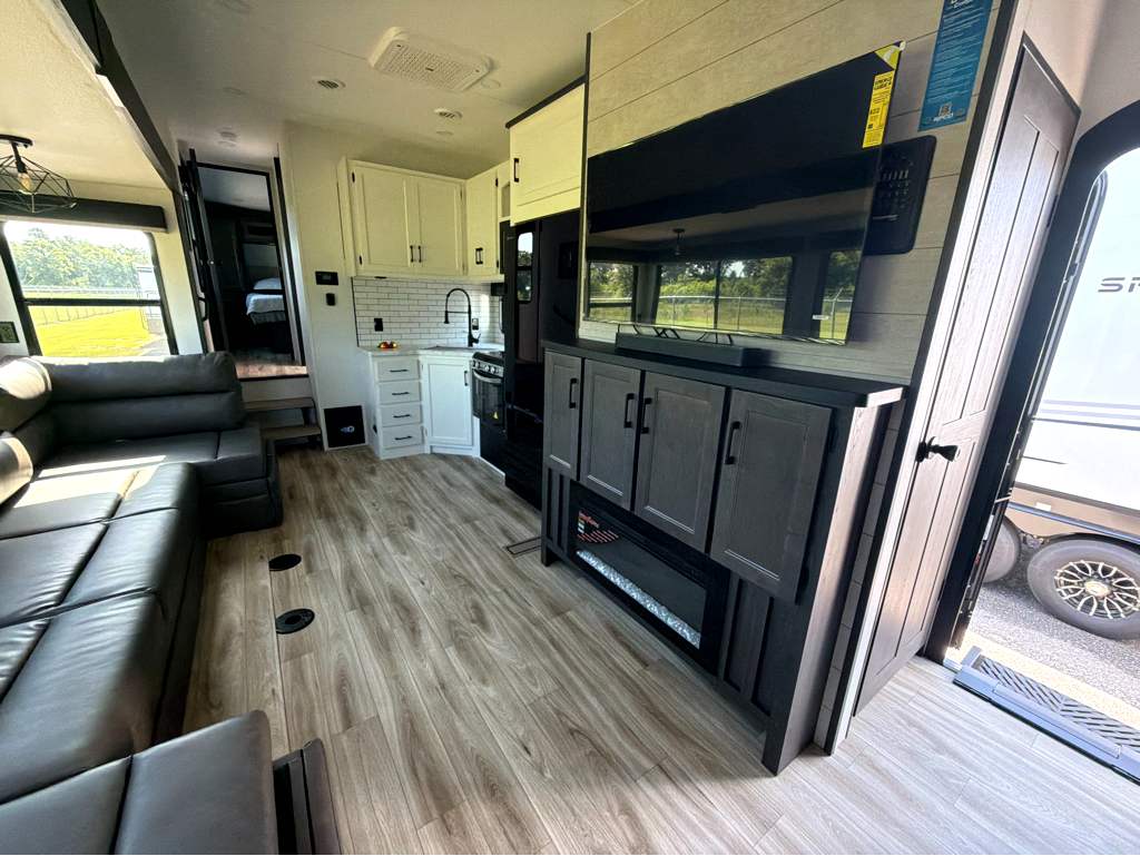 2027 VENTURE RV SPORTTREK 312VTB - Image 17