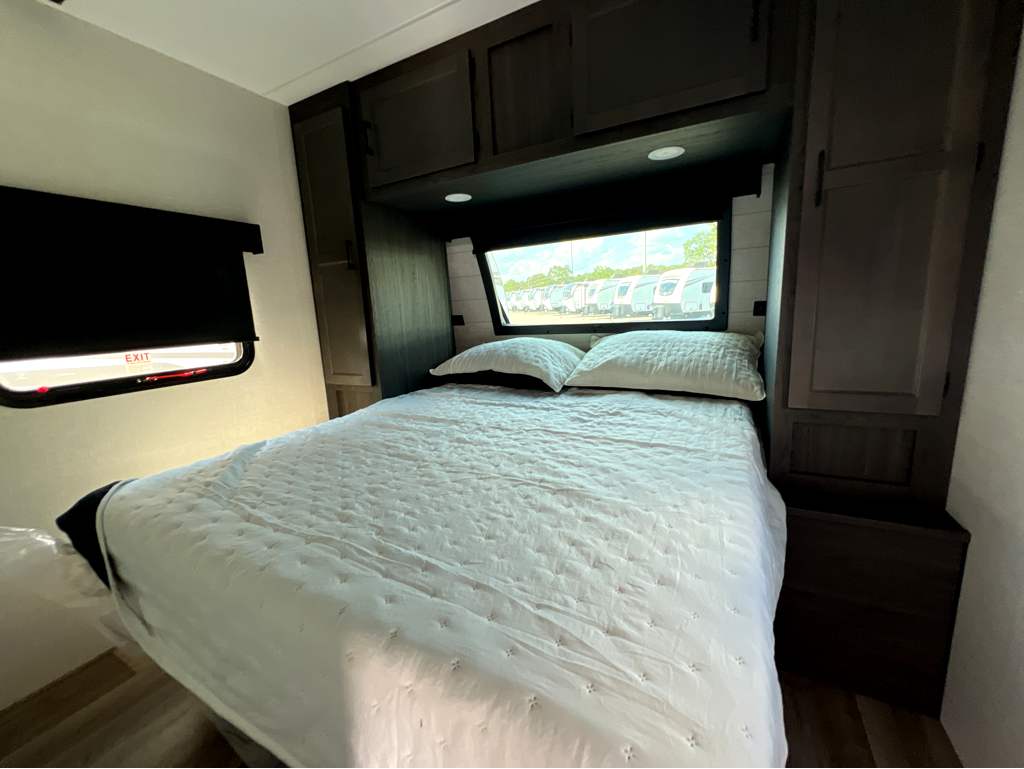 2026 VENTURE RV SPORTTREK 271VRB - Image 21