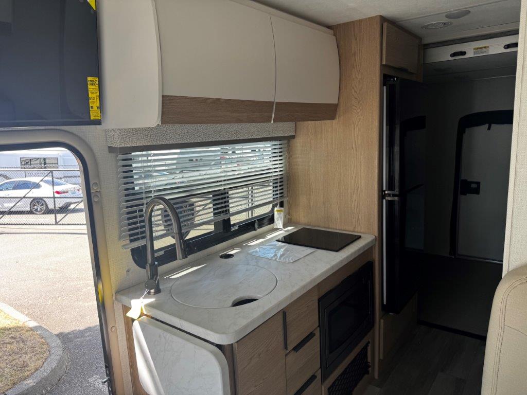 2027 Thor Motor Coach Gemini Trip 22MT - Image 13