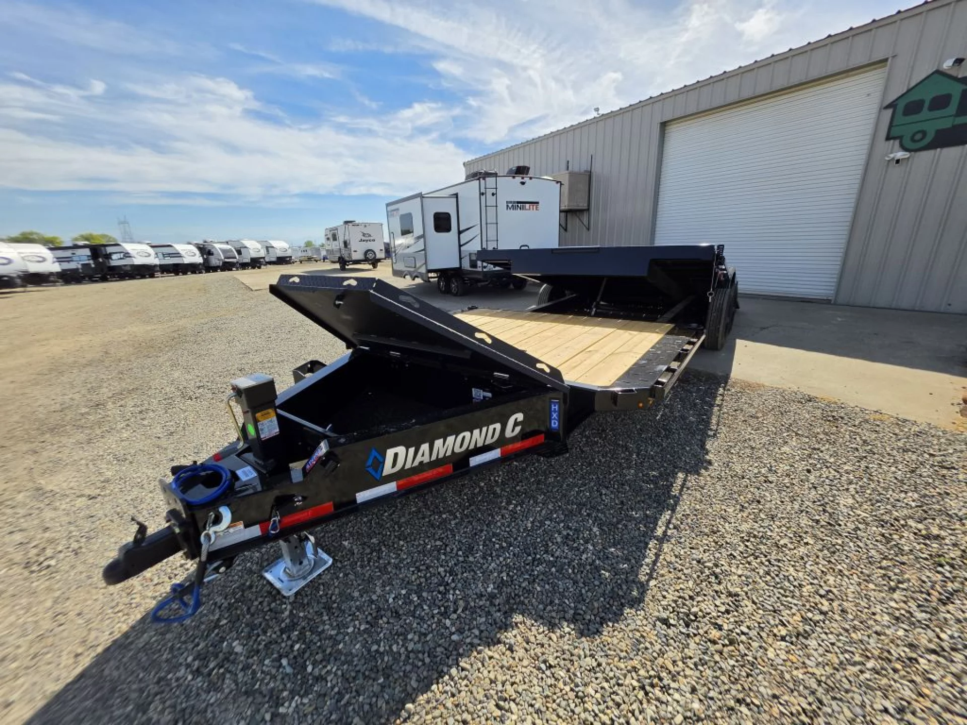 2027 DIAMOND C TRAILERS DIAMOND C HXD 210 L24X102 - Image 1