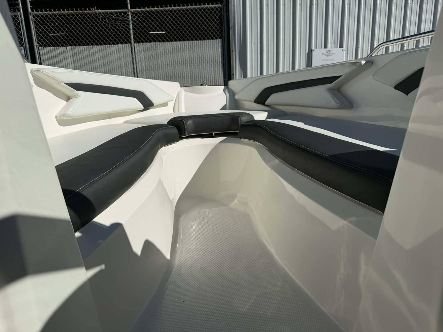 2015 Larson LX 225S IO - Image 15