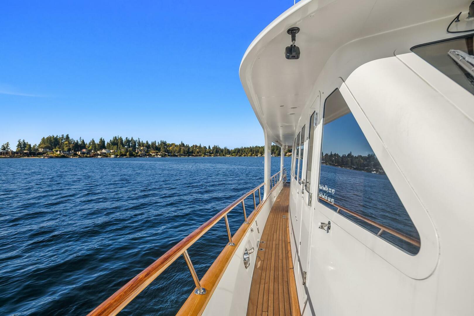 2001 Rayburn Custom Yachts Flush Deck - Image 64