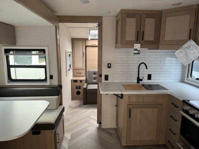 2024 Ember RV Touring Edition 26MRB - Image 10