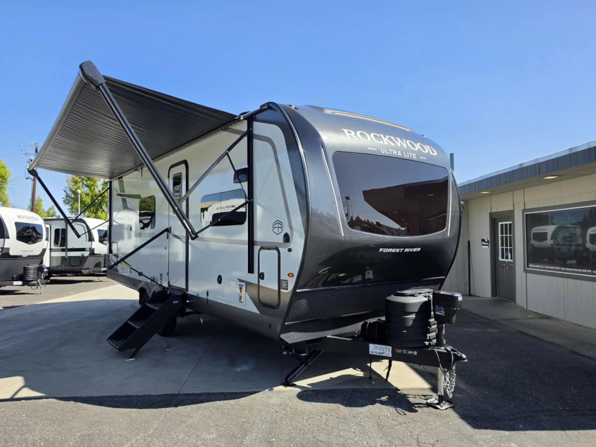 2027 FOREST RIVER ROCKWOOD ULTRA LITE 2623MBR - Image 1