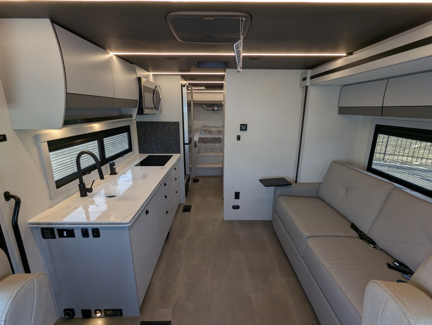 2026 Coachmen Euro 25TB - Image 12