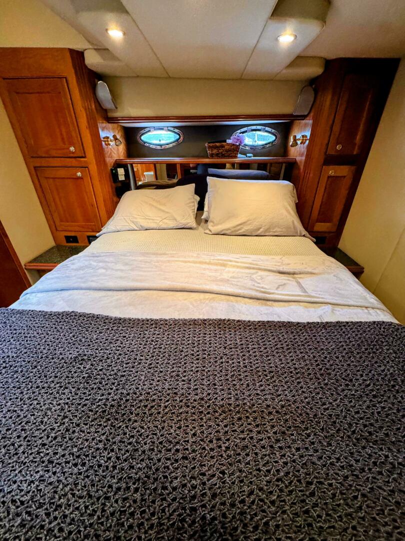2005 Cruisers Yachts 540 Express - Image 52