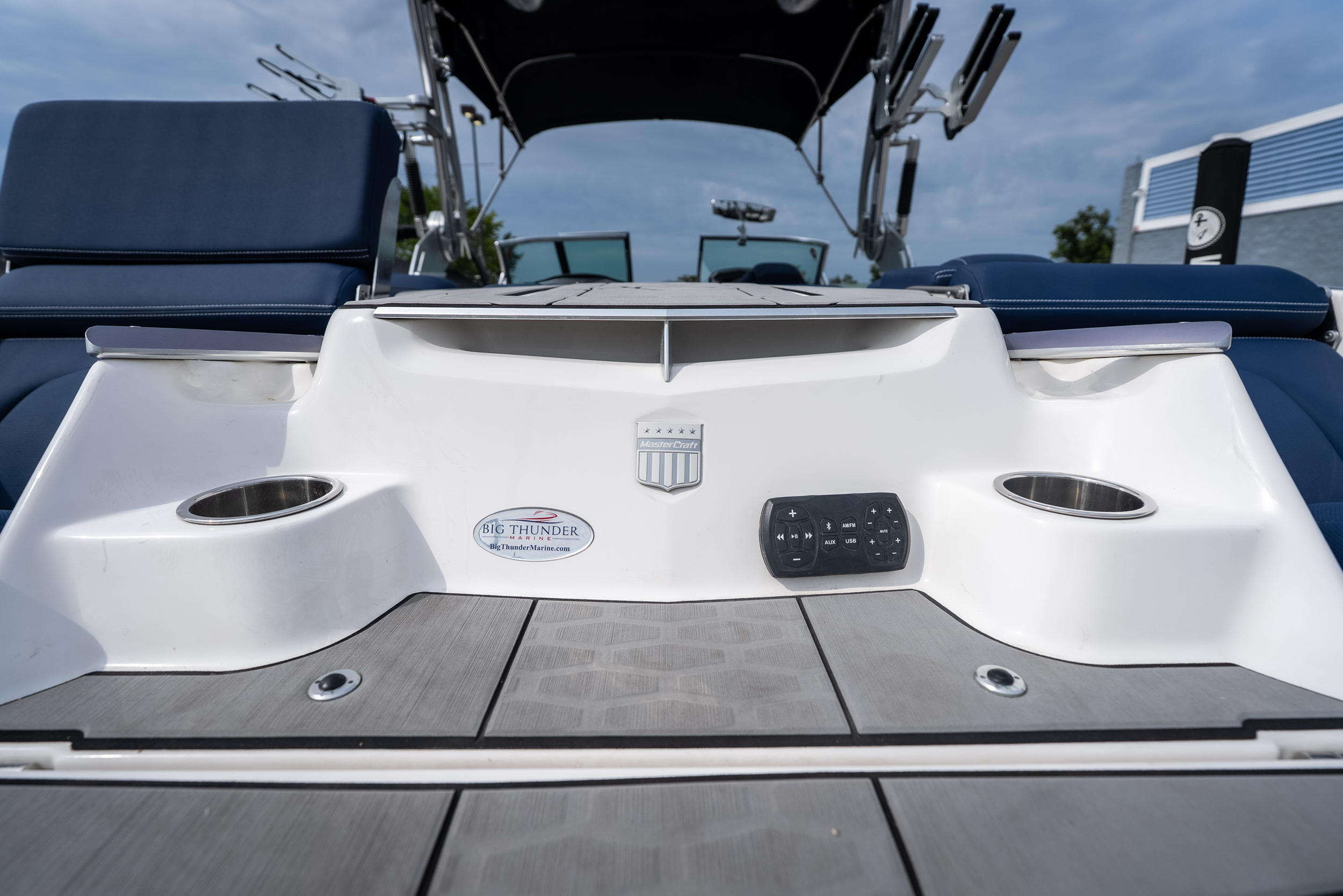 2021 MasterCraft X24 - Image 22