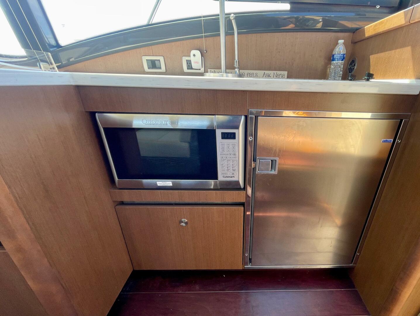 2017 Sea Ray 400 Sundancer - Image 34