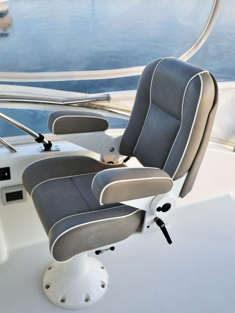 2018 Sabre 48 Flybridge Sedan - Image 11