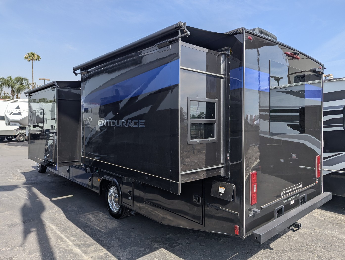 2026 Coachmen Entourage 330DS - Image 4