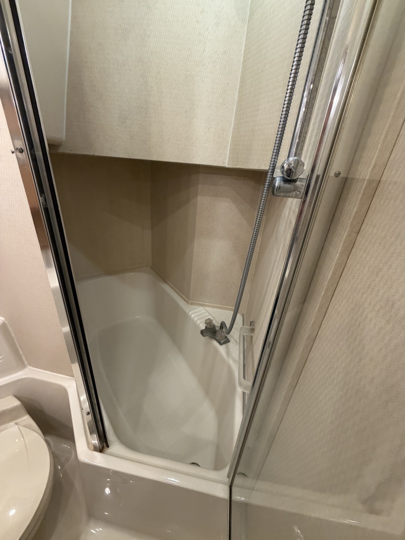 1999 Bayliner 4788 - Image 38