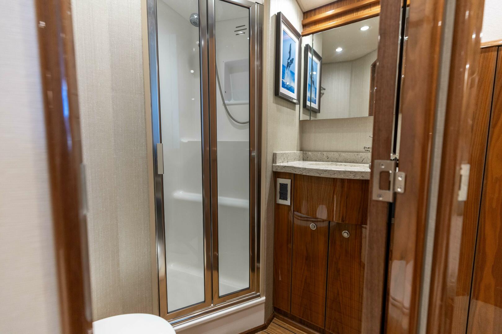 2020 Viking 62 Convertible - Image 22