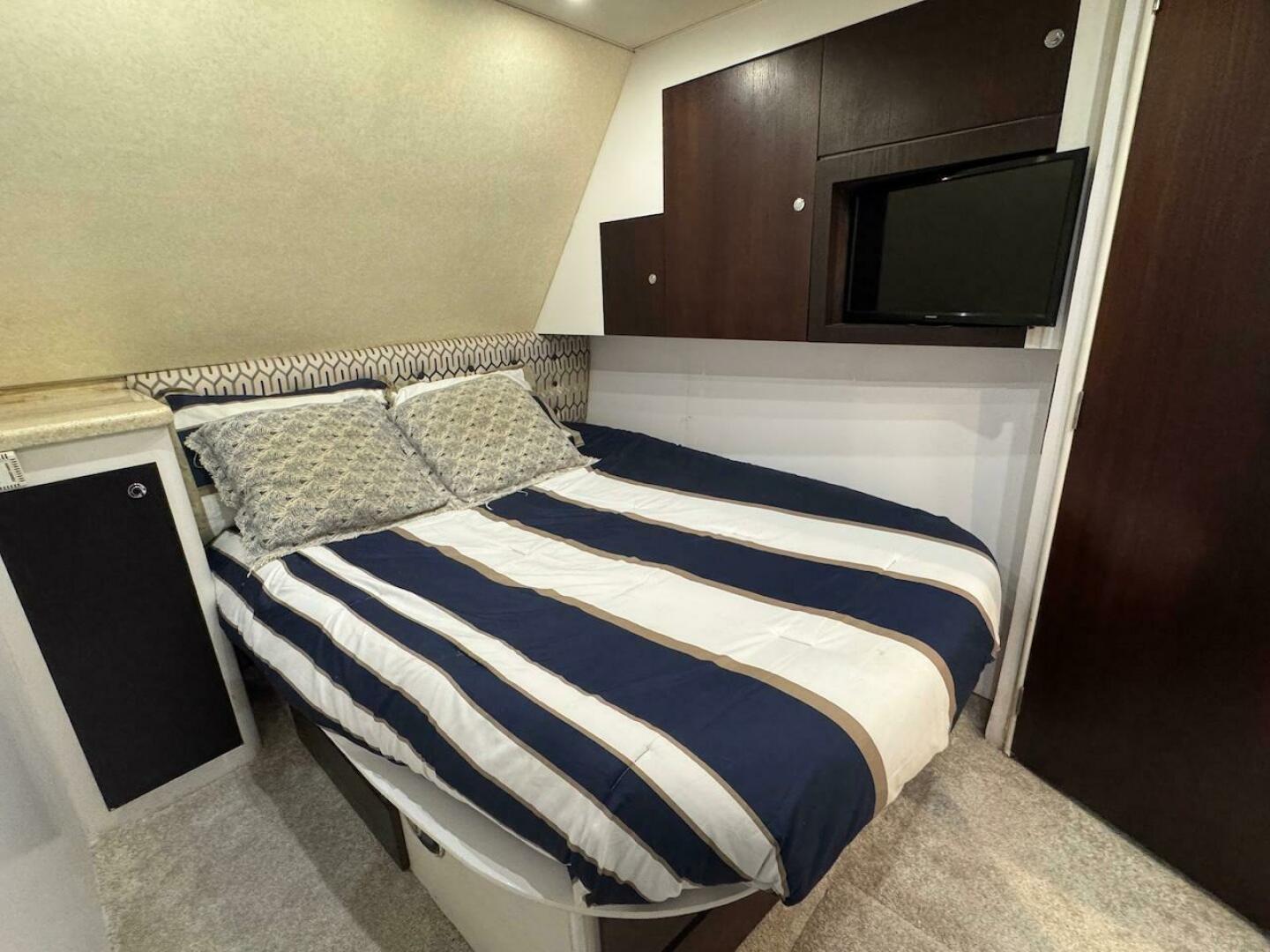 2000 Ocean Yachts 48 Convertible - Image 28