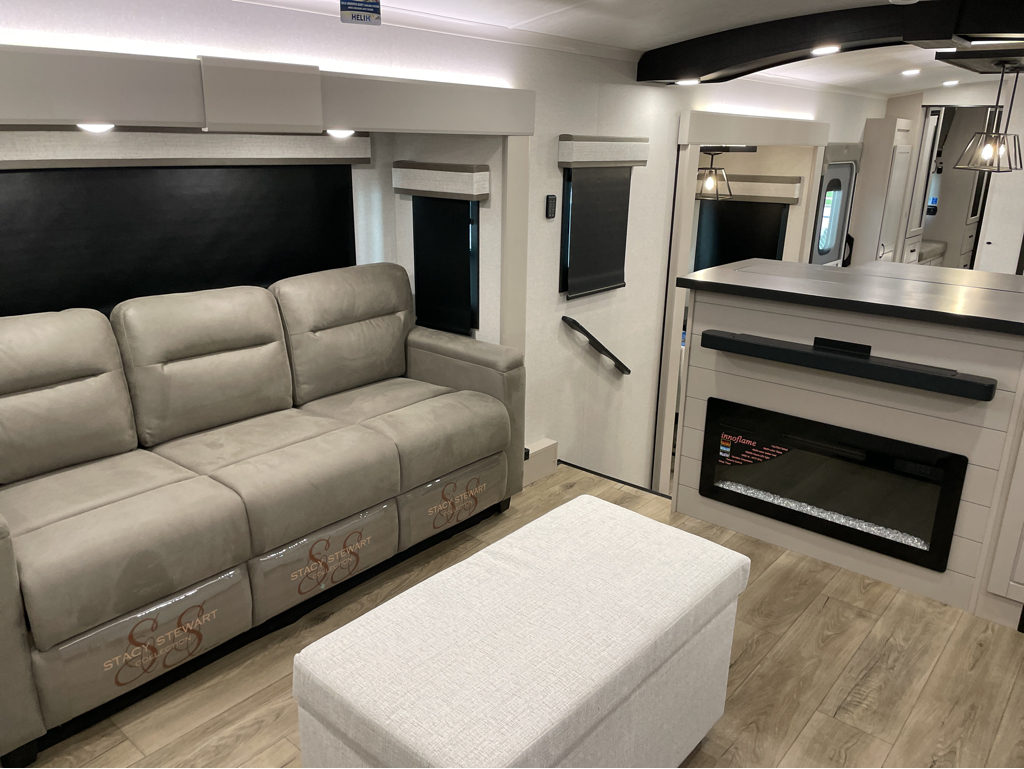 2026 Jayco North Point 382FLRB - Image 15