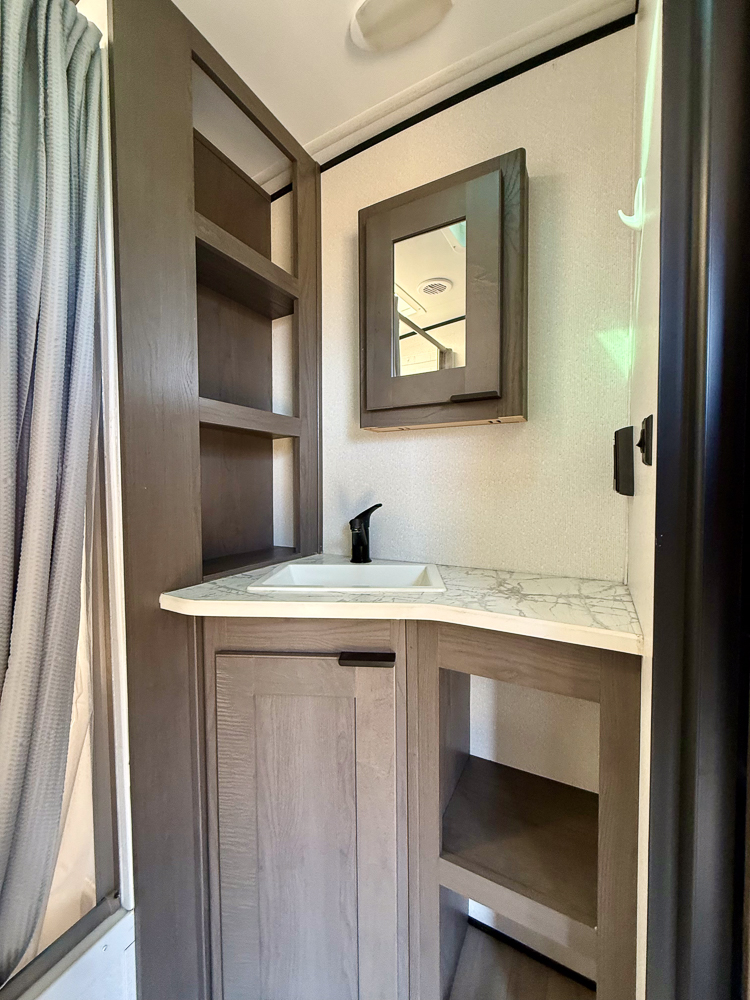 2022 CRUISER RV MPG ULTRA LITE TOY HAULER 2700 - Image 30