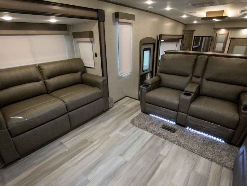 2022 Coachmen Chaparral 334FL - Image 26