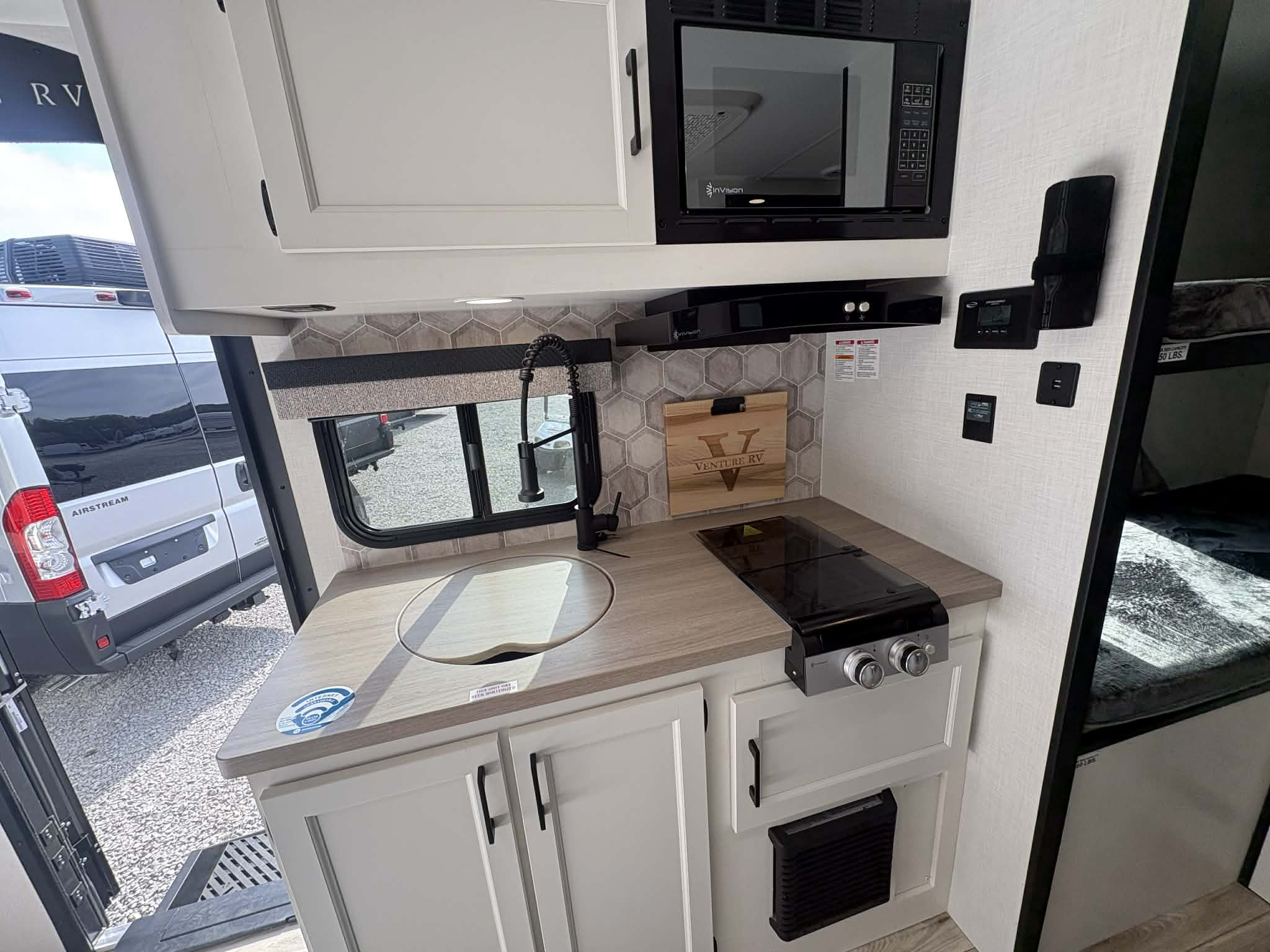 2026 VENTURE RV SPORTTREK STINGER 222VUD - Image 3