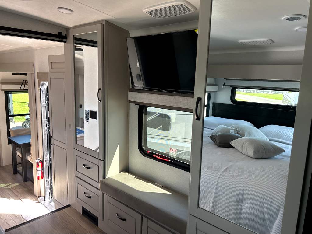 2026 JAYCO NORTH POINT 382FLRB - Image 21