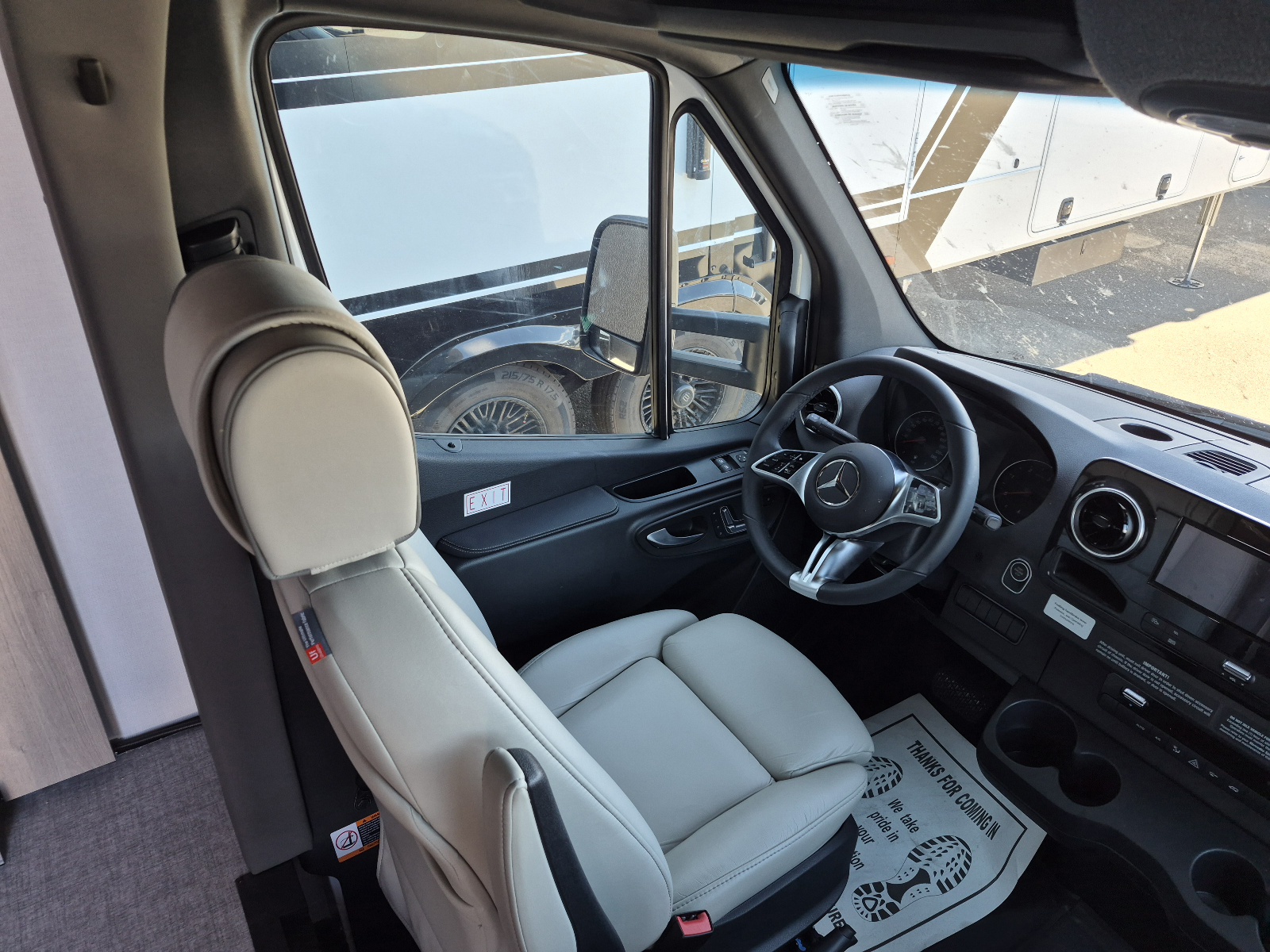 2027 Grand Design Lineage Series M 25FW - Image 5