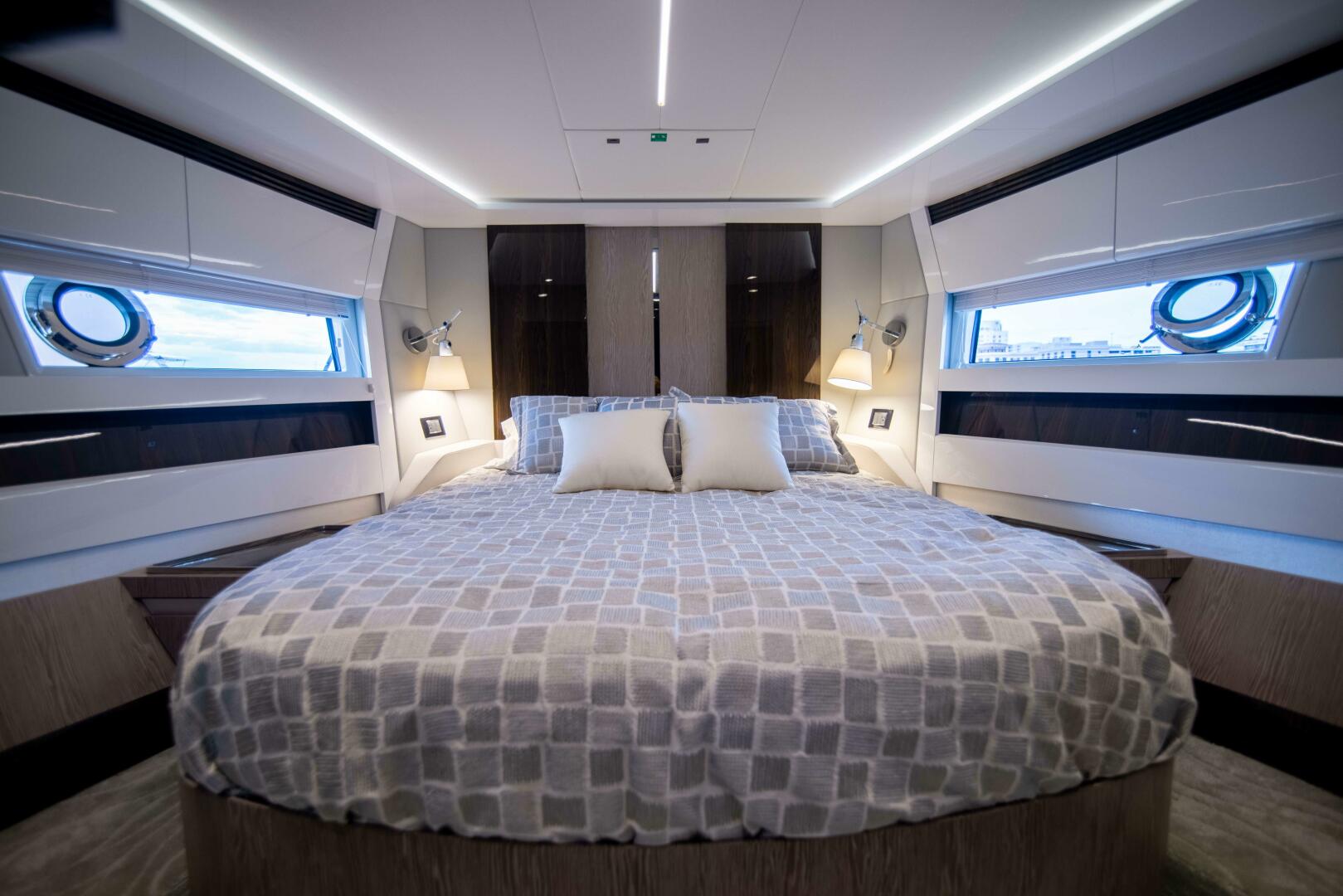 2019 Azimut S7 - Image 34